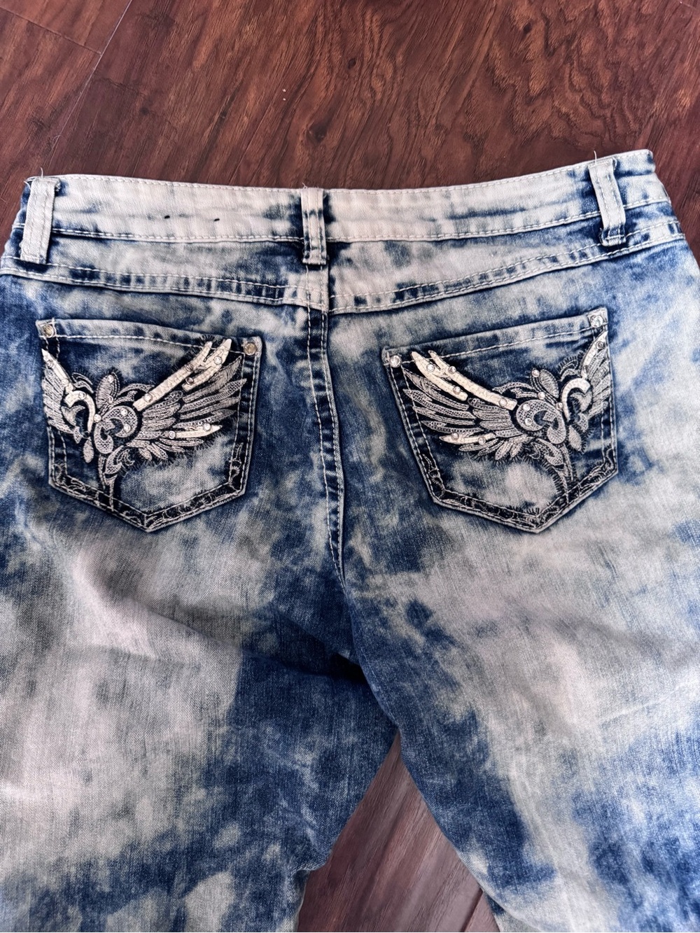 RARE VINTAGE ANGEL WING Cato Faded Blue Acid-Wash Jeans with Decorative Button
